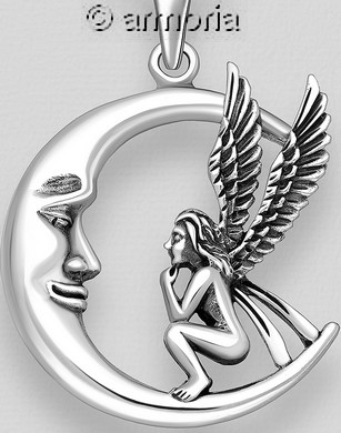 Pendentif Ange ailes levées assis sur la Lune en argent